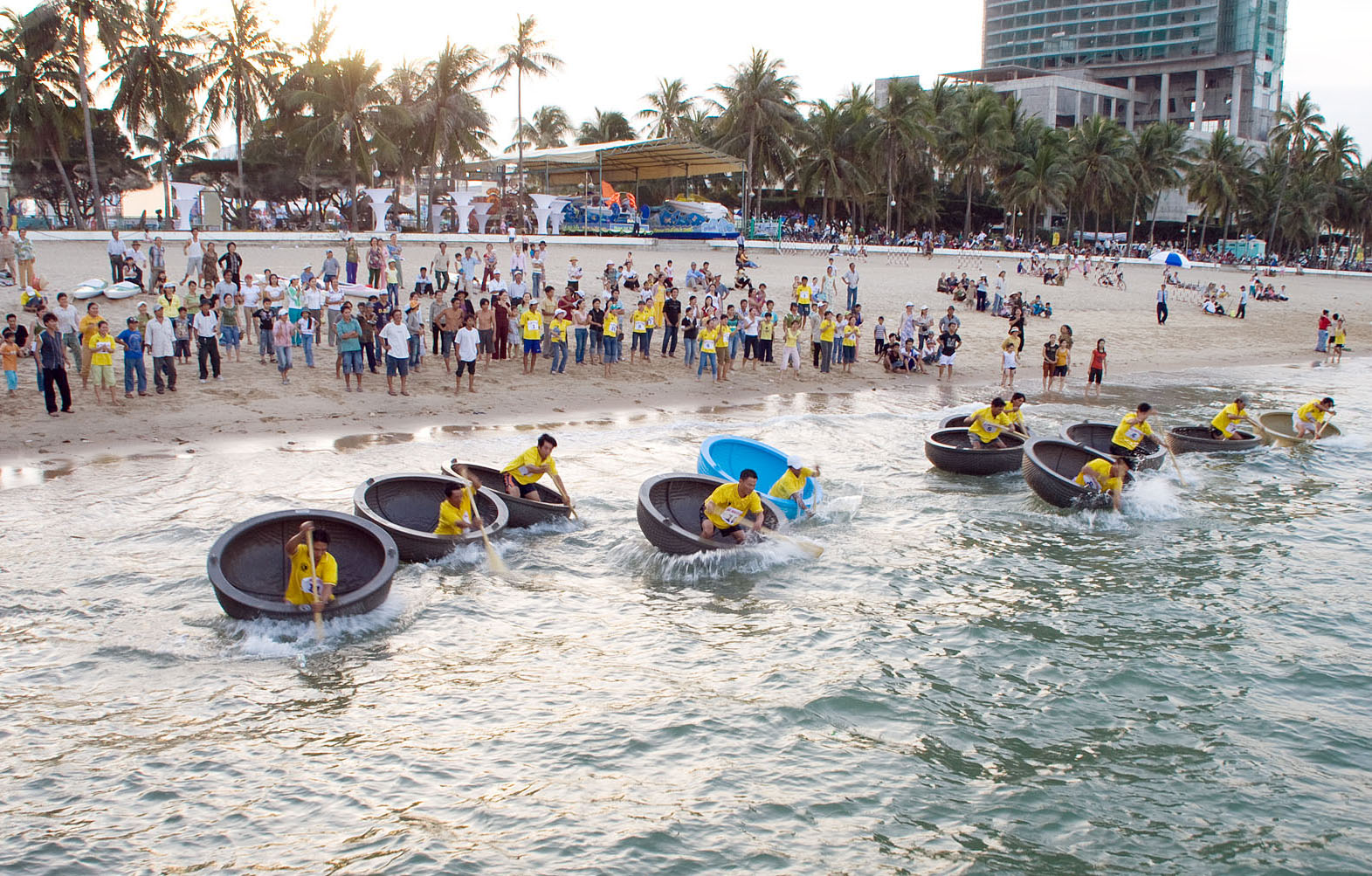 Festival biển Nha Trang 2023 - Bơi thuyền thúng