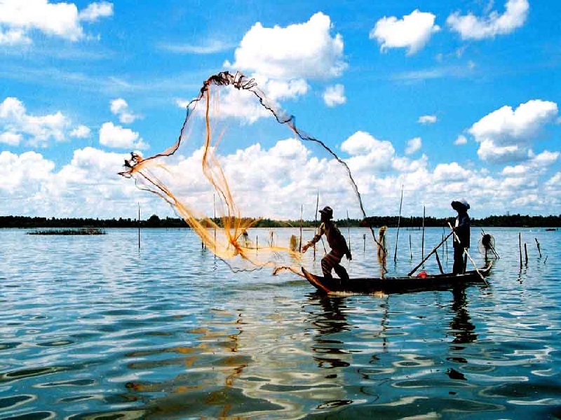 Ngư dân tại Hàm Ninh