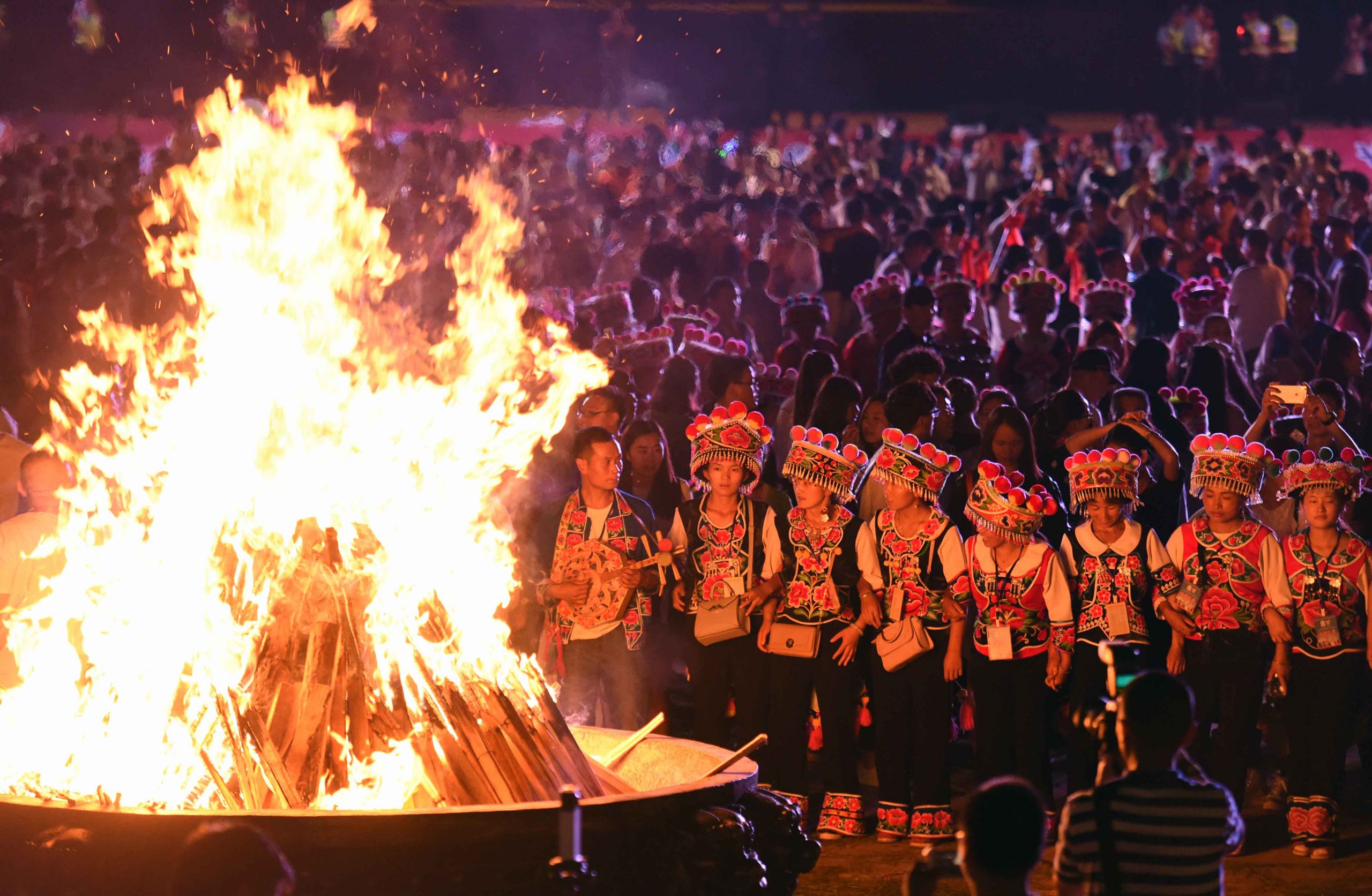 Khai Viễn - Lễ hội đốt lửa