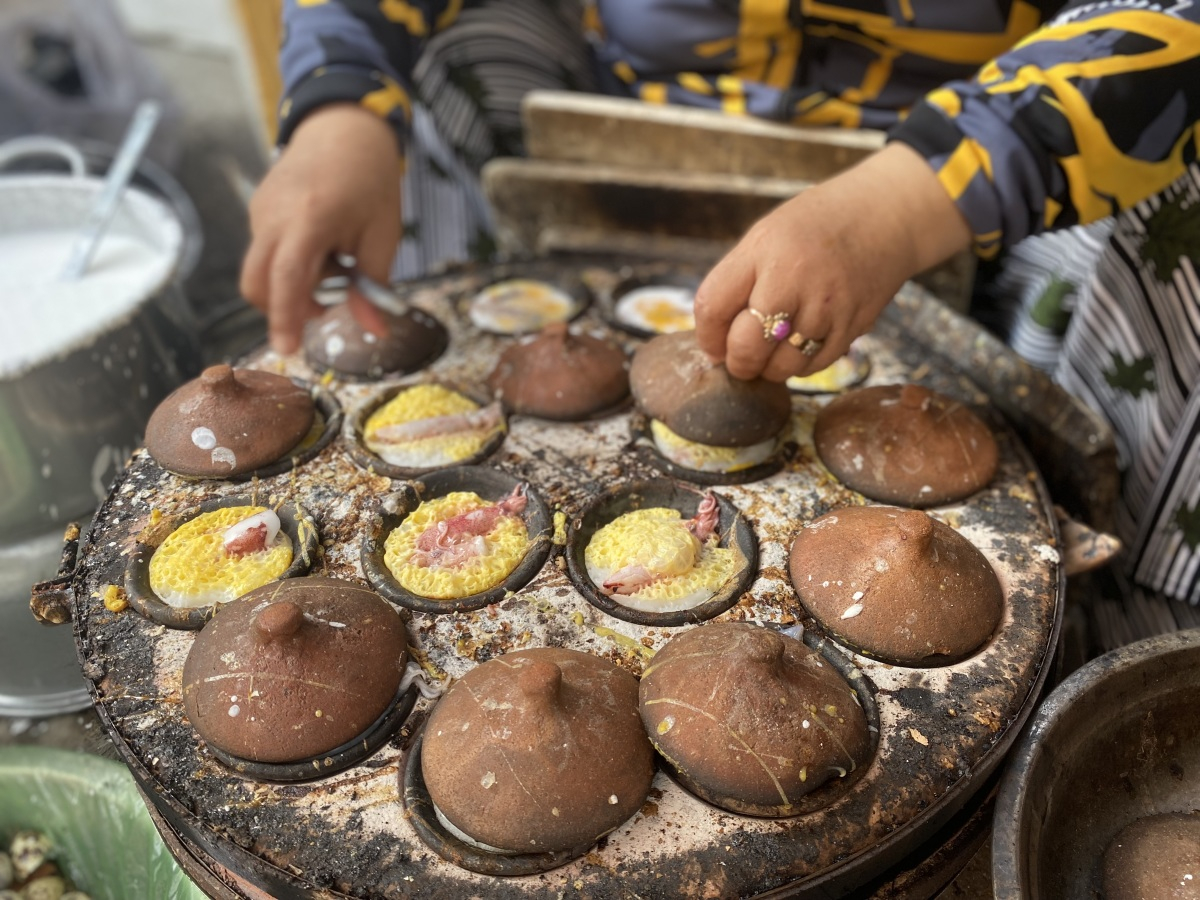 Bánh Căn Nha Trang: Món Ăn Nghìn Lẻ Một Câu Chuyện Ẩm Thực