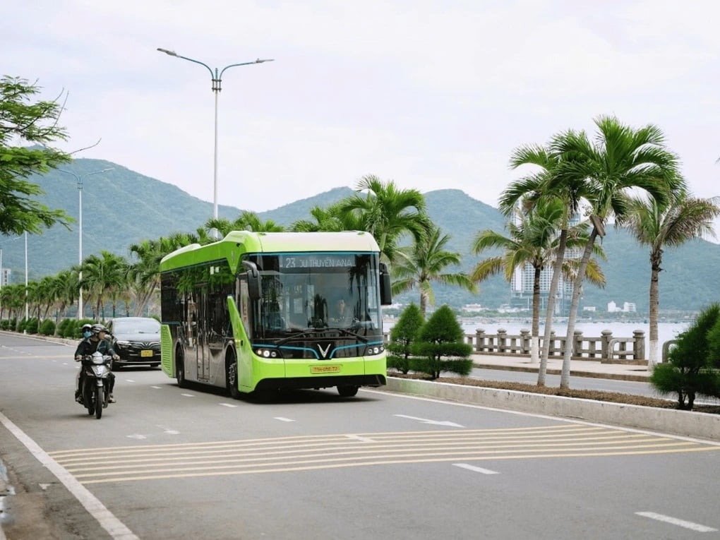 xe-buyt-dien-vinbus-nha-trang