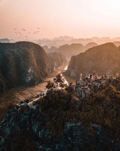 Hoàng hôn tại Hang Múa trong tour 2 ngày 1 đêm Ninh Bình