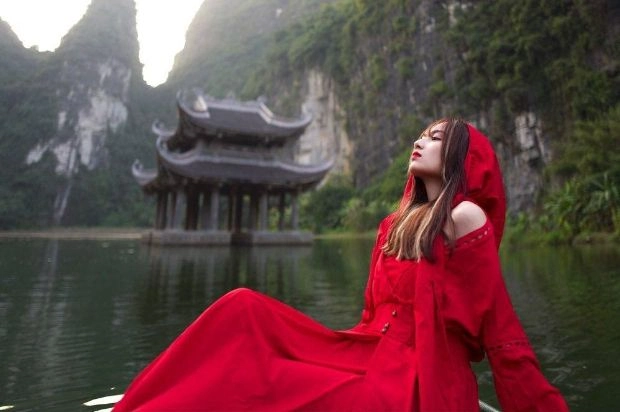 Thả dánh check-in siêu điện ảnh tại thuyền Tam Cốc