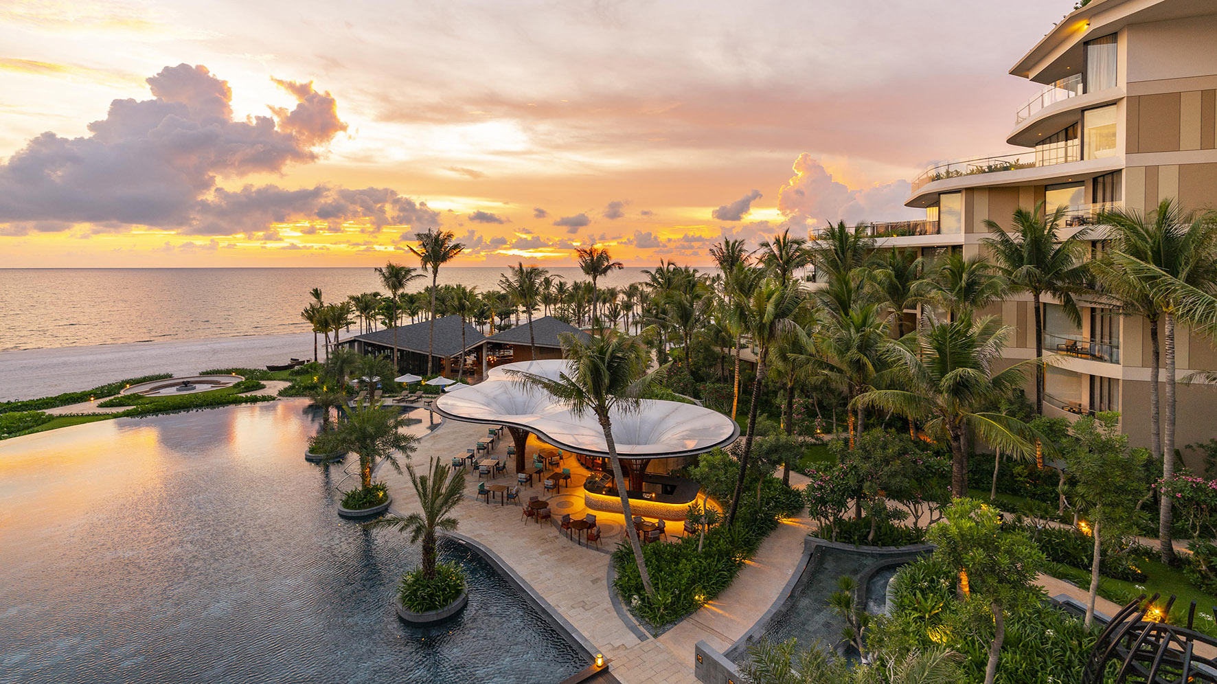 Ngắm hoàng hôn tại InterContinental Phú Quốc Long Beach Resort