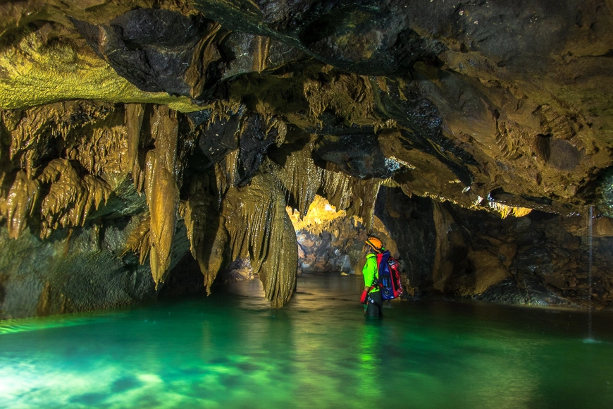 Tour 1 Ngày Động Phong Nha – Suối Moọc